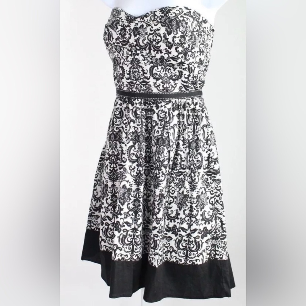 Trixxi Women’s Floral Strapless Dress